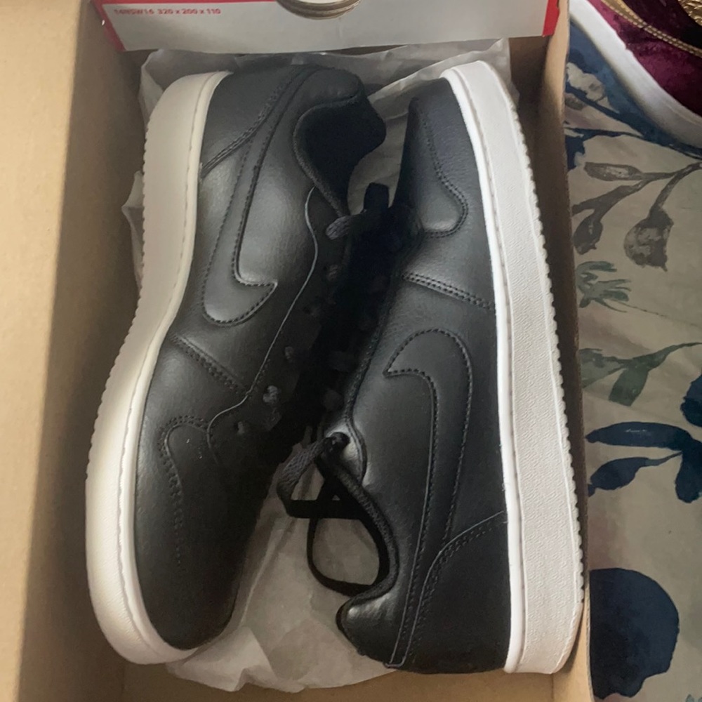 Brand new Nike Ebernon low